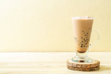 Kabarcıklar ile Tayvan süt çayı