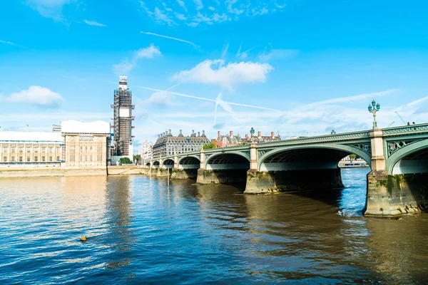 Duży Ben i Westminster most w Londynie, uk — Zdjęcie stockowe