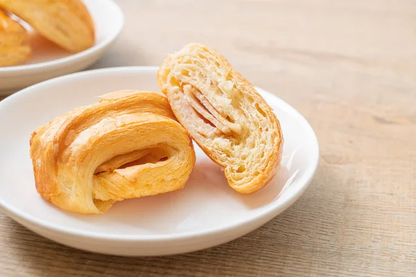 Croissant au jambon maison — Photo