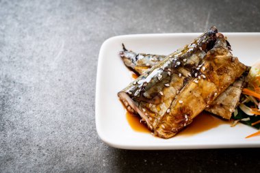 Teriyaki soslu ızgara Saba balık biftek