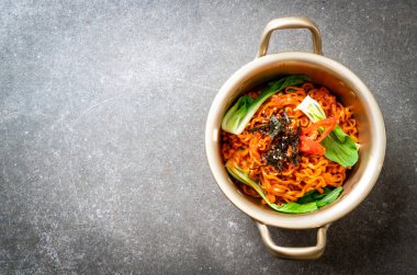 sebze ve kimchi Koreli anlık erişte