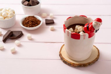 Şekerlemeli sıcak çikolata.