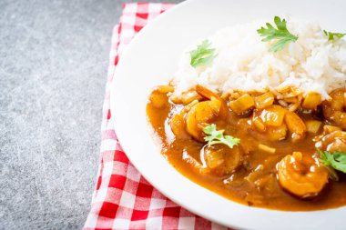 Pirinç Köri soslu karides