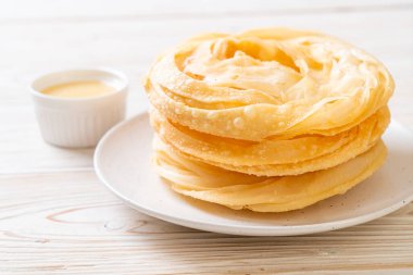 Kızarmış gevrek roti hamur