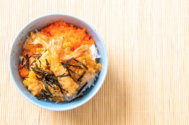 karides tempura pirinç kase karides yumurta ve deniz yosunu ile