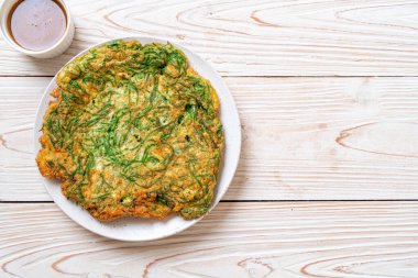  Kızarmış yumurta ve baharatlı karides hamur tırmanma