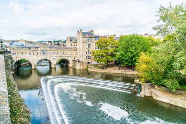 Görünüm pulteney Köprüsü river avon Bath, İngiltere