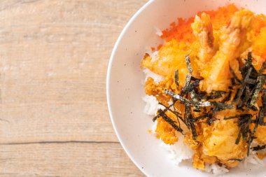 karides tempura pirinç kase karides yumurta ve deniz yosunu ile