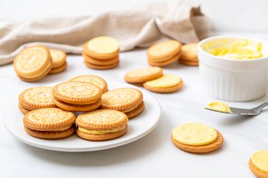 tereyağı krema ile çerezleri