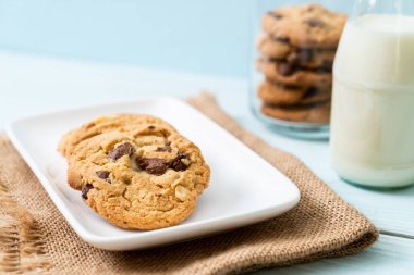 Çikolata parçacıklı kurabiye. 