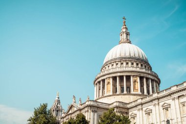 Londra'daki St. Paul Katedrali kilisesi.