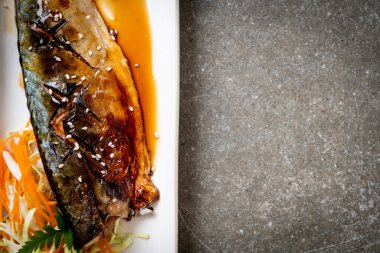 Teriyaki soslu ızgara Saba balık biftek