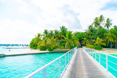 Plaj ile güzel tropikal Maldivler tatil oteli ve ada