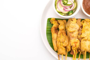 Domuz Satay-ızgara domuz fıstığı sosu veya tatlı ile servis ve 