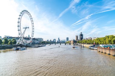 Londra 'daki Büyük Ben ve Westminster Köprüsü.