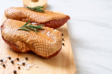 taze çiğ duck meme