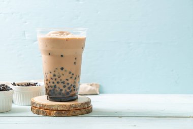 Kabarcıklar ile Tayvan süt çayı