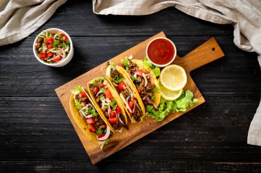 et ve sebze ile tacos 