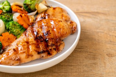 çukurunu tavuk göğsü biftek sebze ile