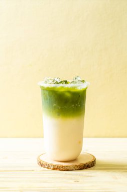buzlu Matcha latte yeşil çay
