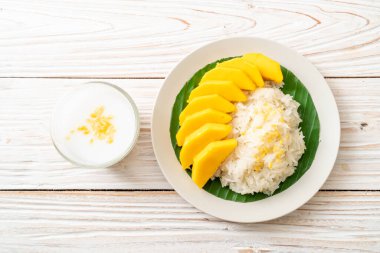 yapışkan pirinç ile mango