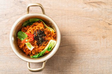 sebze ve kimchi Koreli anlık erişte