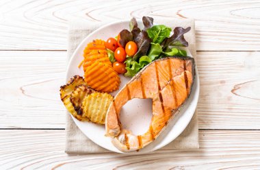 sebze ile ızgara somon biftek fileto