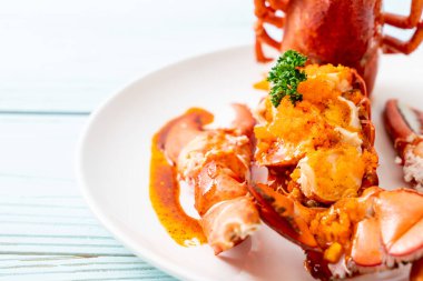 Istakoz kuyruğu biftek sosu ile