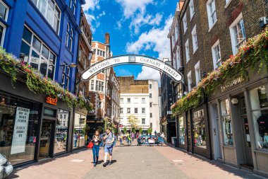 Londra, İngiltere, Uk - 2 Sep 2019: İnsanlar alışverişe gidiyor