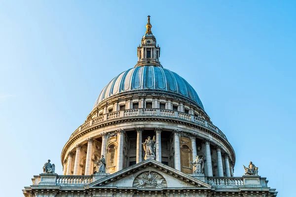 St. Paul's Cathedral church in London. — Stock Photo, Image