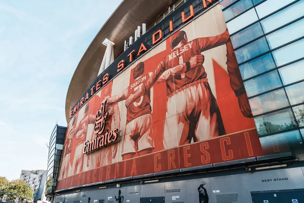 LONDRES, REINO UNIDO - 31 AGO 2019: Vista exterior de Emirates S —  Fotos de Stock