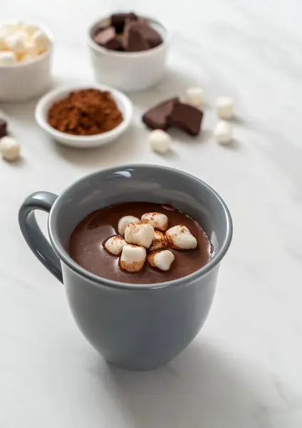 Горячий шоколад с зефиром — стоковое фото