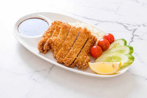 Ιαπωνικά βαθιά τηγανητό χοιρινό παϊδάκι (tonkatsu σετ) — Φωτογραφία Αρχείου