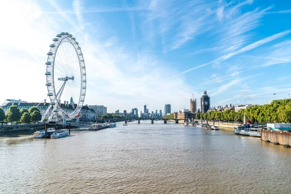 Iso Ben ja Westminster silta Lontoossa, uk — kuvapankkivalokuva