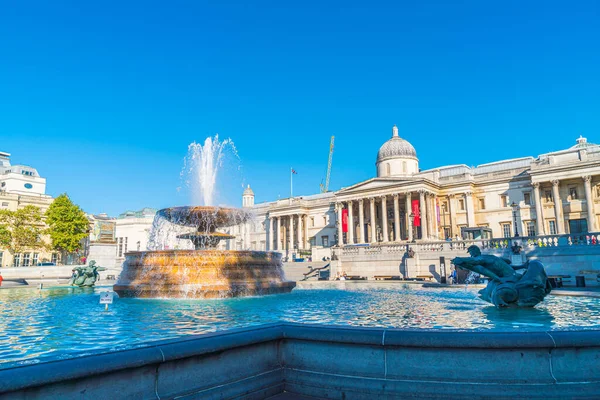 Londen - Verenigd Koninkrijk, Trafalgar Square, 1 september 2019. Trafalgar Square is — Stockfoto