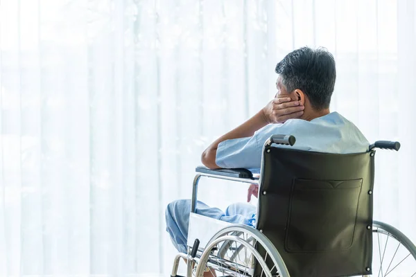 Asian patient wheelchair in empty room — Stock Photo, Image