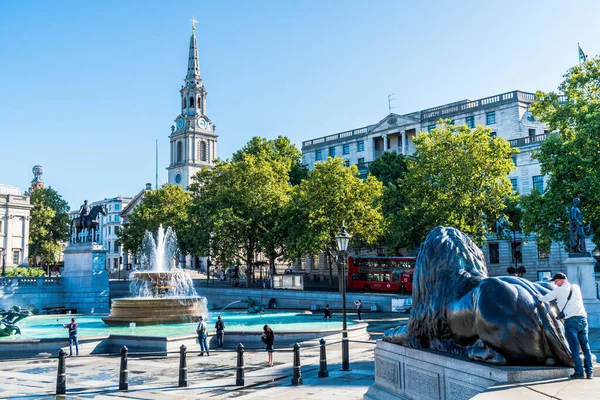 Londen - Verenigd Koninkrijk, Trafalgar Square, 1 september 2019. Trafalgar Square is — Stockfoto
