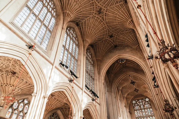 Архитектура аббатства Бат, Бат, Великобритания — стоковое фото