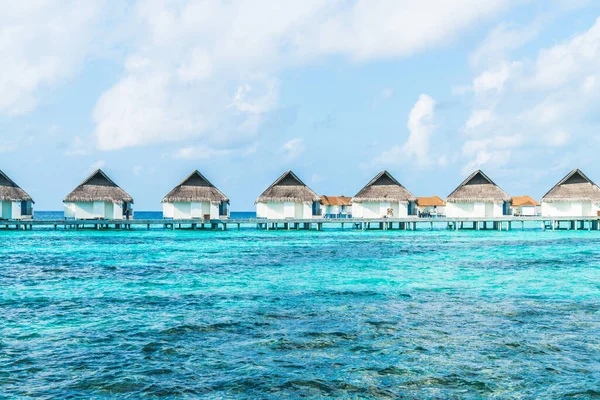열대 몰디브 리조트 호텔 과 섬 해변과 바다 — 스톡 사진