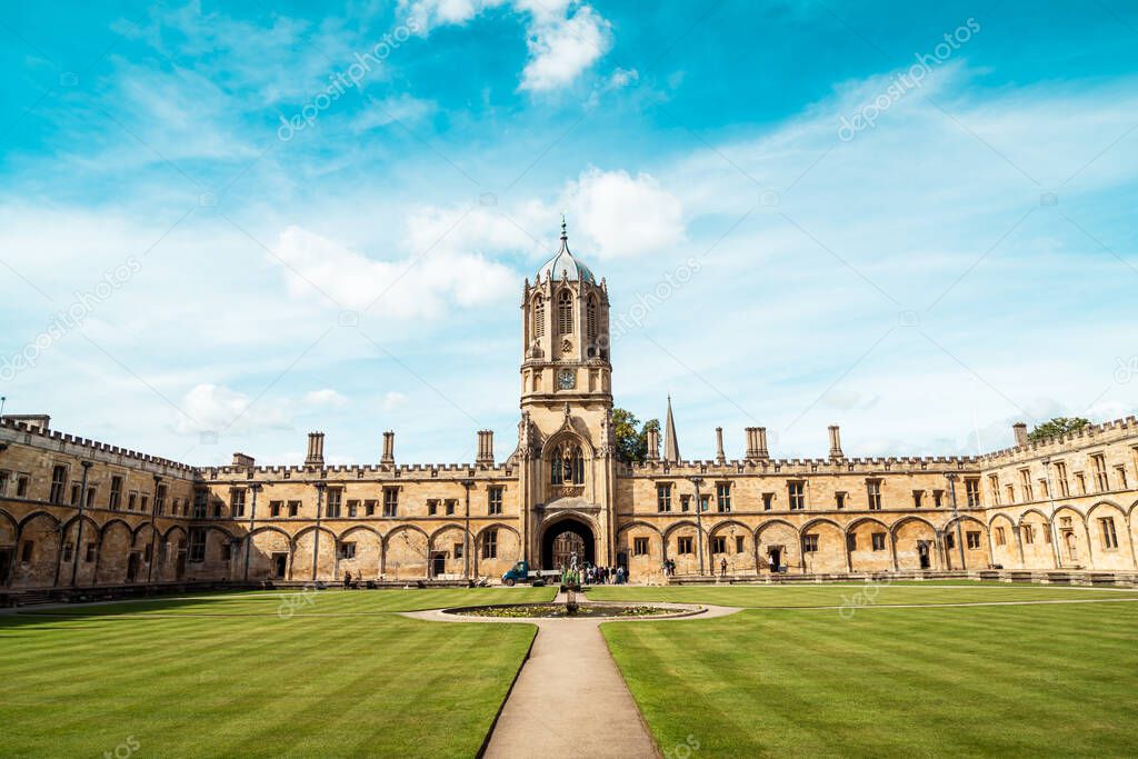 Beautiful Architecture Tom Tower of Christ Church, Oxford Univer