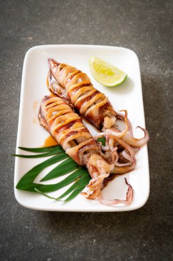 teriyaki soslu ızgara kalamar