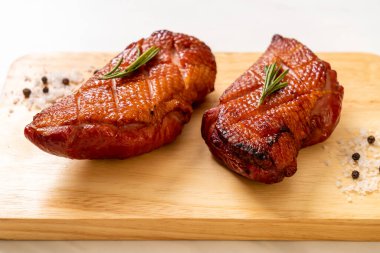 Kızarmış ördek göğsü