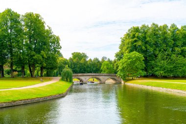 Cambridge'de Cam Nehri üzerindeki köprü