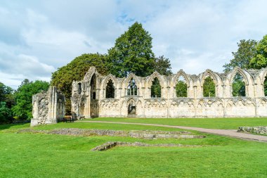 St. Mary Manastırı, York 'taki müze bahçesi, İngiltere