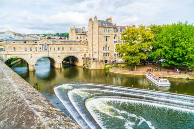 Görünüm pulteney Köprüsü river avon Bath, İngiltere