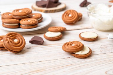 kremalı çikolatalı kurabiye