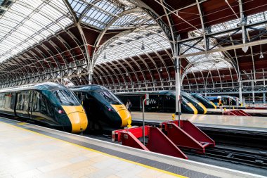 Londra, İngiltere - 30 Ağustos 2019: Paddington İstasyonu 