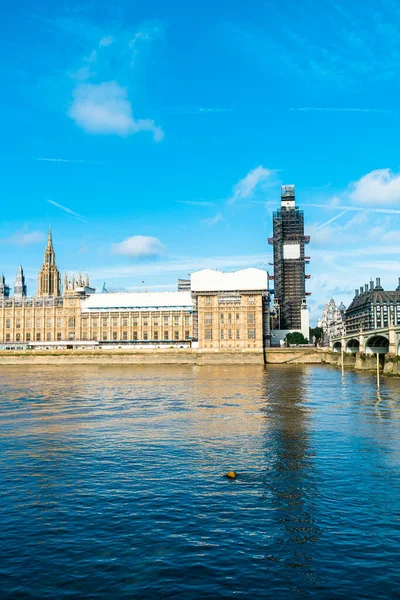 Londra 'daki Büyük Ben ve Westminster Köprüsü. — Stok fotoğraf