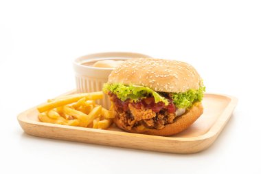 Beyaz arka plan üzerinde izole kızarmış tavuk burger
