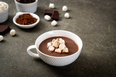 Şekerlemeli sıcak çikolata.